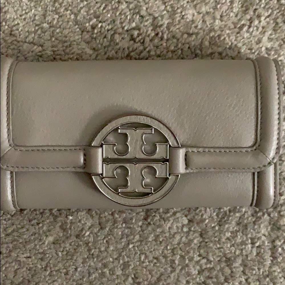 Tory Burch Amanda Envelope Wallet
